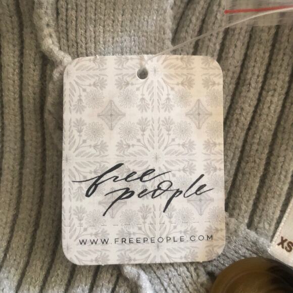 Free People NWT Naiome Trendy Neutral Cropped Rib Micro Vest Truthsyer (Gray) XS - Picture 10 of 15